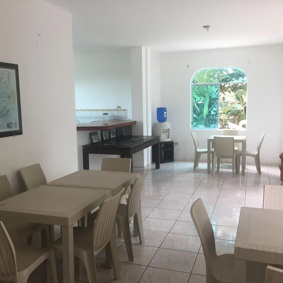 Hotel Blue Shark Galapagos Bellavista  الإكوادور