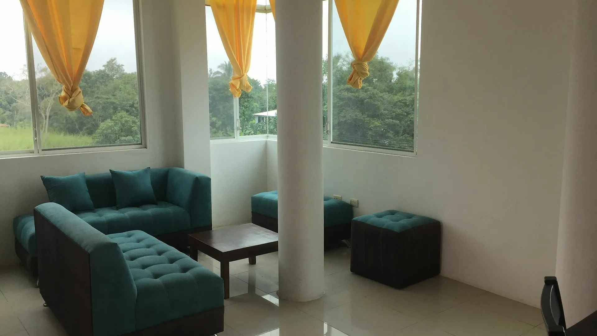 Hotel Blue Shark Galapagos Bellavista  3*, Bellavista (Santa Cruz) الإكوادور